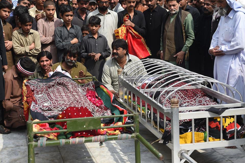 Suicide bombing at Pakistan shrine