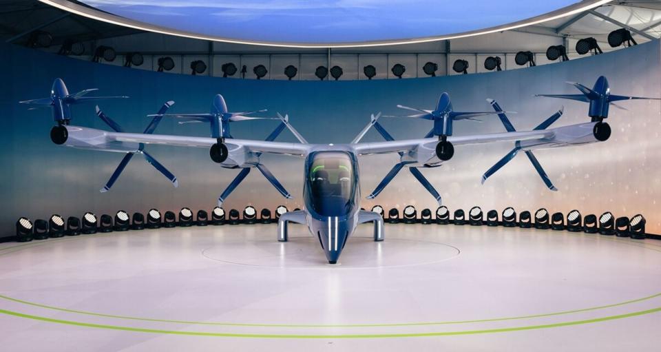 S-A2的設計由HMC設計總監Luc Donckerwolke主導。他將其描述為「汽車與飛機的融合」，這不僅是一種外觀上的結合，更是在功能與效率上的創新。