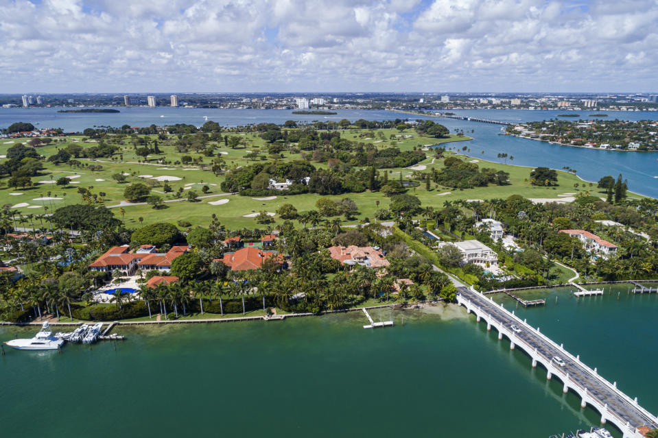 La isla Indian Creek de Miami donde Jeff Bezos compró dos mansiones por casi US$ 150 millones en conjunto. Foto: Jeffrey Greenberg/Education Images/Universal Images Group vía Getty Images