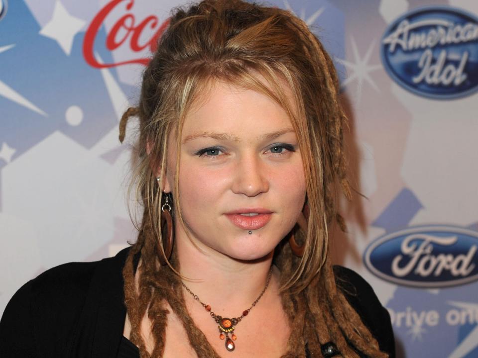 crystal bowersox on american idol red carpet in 2010