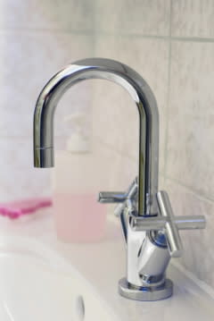 Picture of Bathroom Faucet - Tipnut.com