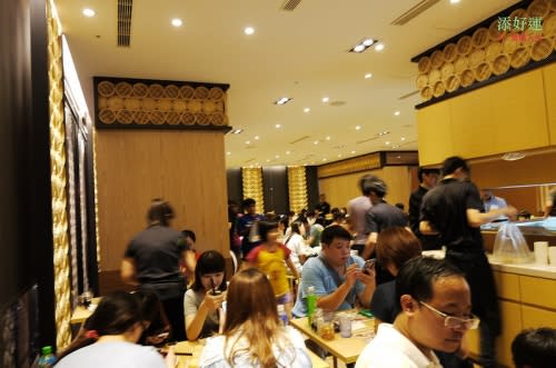 【台北/食記】「添好運」號稱最平價的米其林一星美食–台灣首家分店試營運開跑！不用飛香港～排隊一小時也要吃到