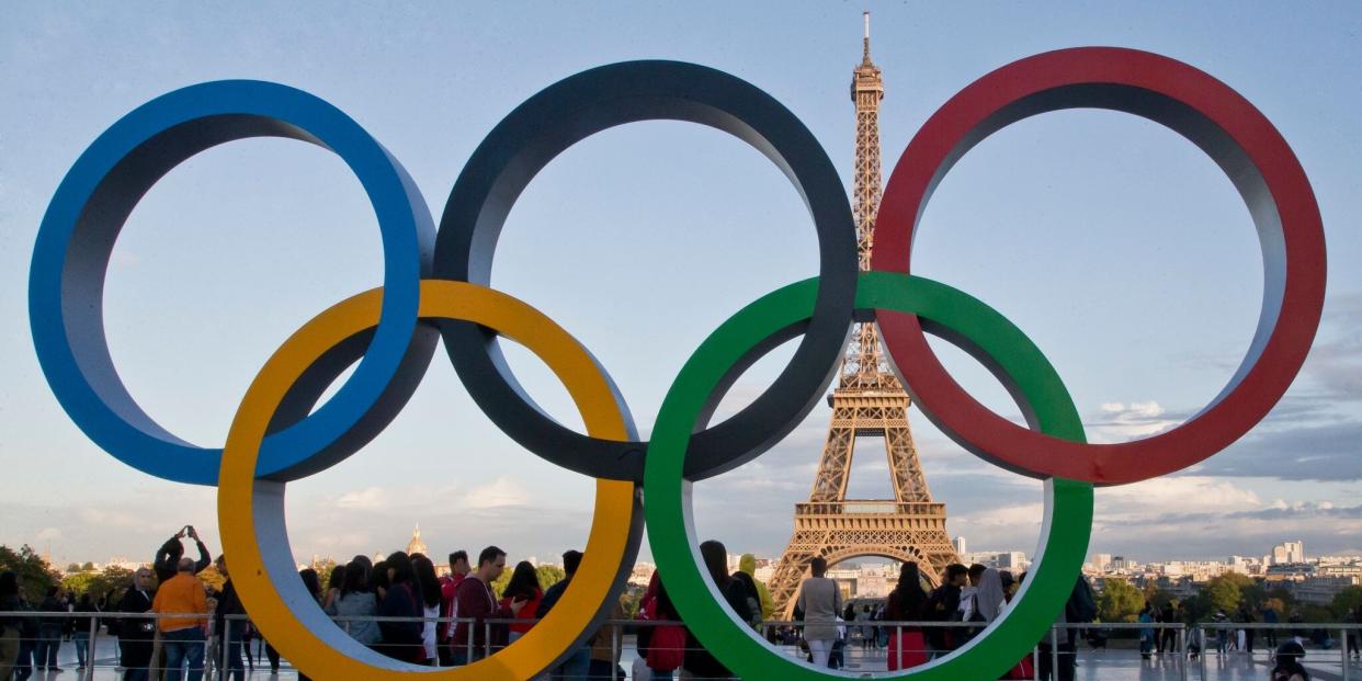 Die Olympischen Ringe 2017 in Paris vor dem Eiffelturm.<span class="copyright">Michel Euler/AP/dpa</span>