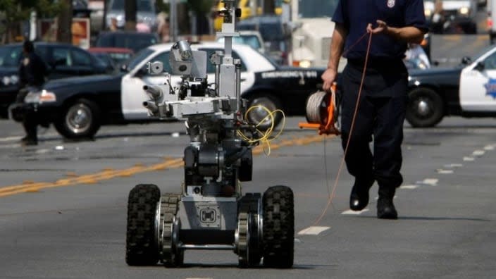 A San Francisco police officer uses a robot to investigate a bomb threat there in July 2008. The city’s Board of Supervisors voted on Tuesday to halt the controversial policy that would let police utilize robots for deadly force. (Photo: Michael Macor/San Francisco Chronicle via AP)