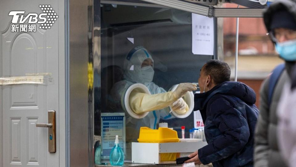 中國在新冠肺炎爆發後採取強硬「清零政策」，在各地興建大量核酸檢測亭，如今大多數都「退役」。（圖／達志影像美聯社）