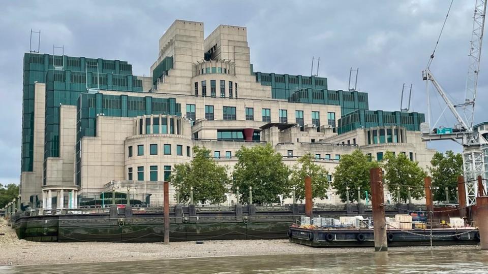 倫敦泰晤士河畔的英國軍情六處總部大樓