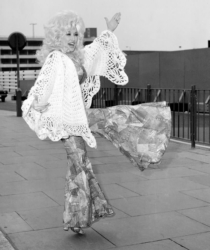 dolly parton seen here at london airport 16th april 1976