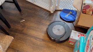 Roomba Combo j9+ از مدفوع جلوگیری می کند