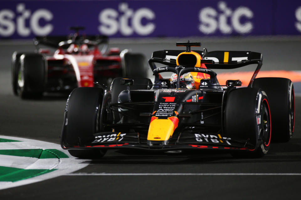 JEDDAH, SAUDI ARABIA - MARCH 27: Max Verstappen of the Netherlands driving the (1) Oracle Red Bull Racing RB18 leads Charles Leclerc of Monaco driving (16) the Ferrari F1-75 during the Formula 1 Grand Prix of Saudi Arabia at the Jeddah Corniche Circuit on March 27, 2022 in Jeddah, Saudi Arabia. (Photo by Peter Fox/Getty Images)