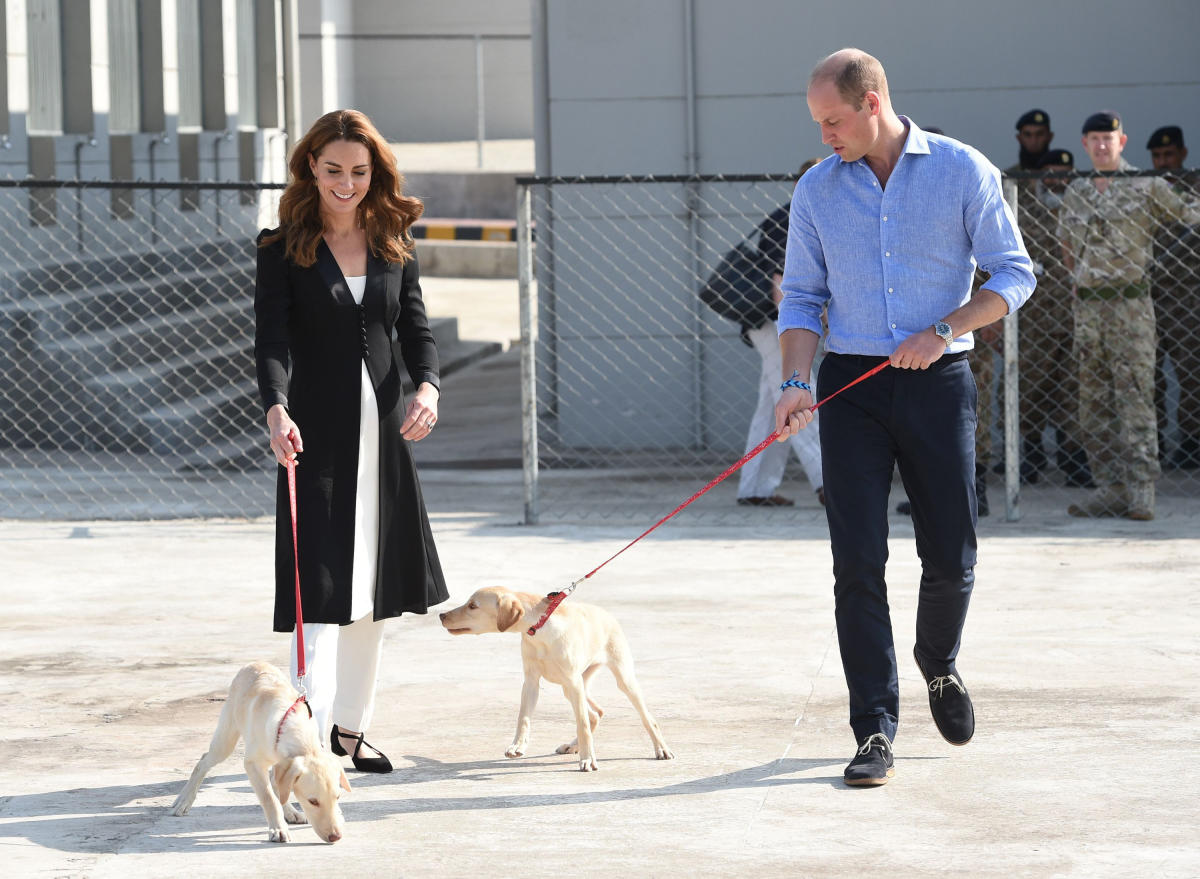 kate middleton feet mosque