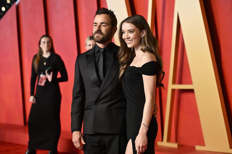 Justin Theroux y Nicole Brydon Bloom