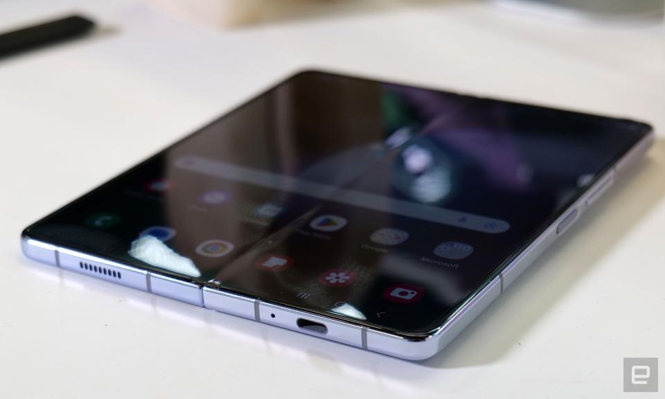 <p>Hands-on photo of the new Samsung Galaxy Z Fold 5 smartphone.</p>
