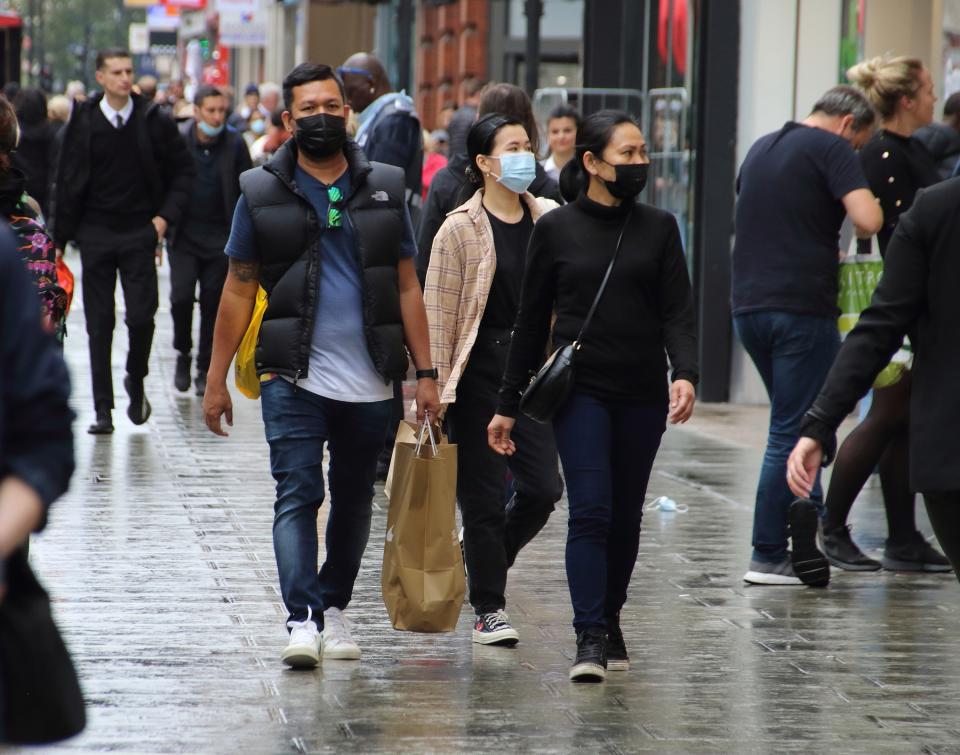  People walk along Oxford Street while while wearing face masks as a preventive measure against the spread of Coronavirus (COVID-19). Members of the public wearing protective face masks as they shop in Central London as further lockdown measures are proposed for the capital later this week. The UK government is preparing for a possible second nationwide lockdown to fight the spread of COVID-19. (Photo by Keith Mayhew / SOPA Images/Sipa USA) 