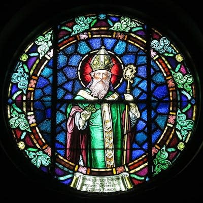 St. Patrick Catholic Church, Ohio. <a href="https://commons.wikimedia.org/wiki/File%3ASaint_Patrick_Catholic_Church_(Junction_City%2C_Ohio)_-_stained_glass%2C_Saint_Patrick.jpg" rel="nofollow noopener" target="_blank" data-ylk="slk:Nheyob (Own work).;elm:context_link;itc:0;sec:content-canvas" class="link ">Nheyob (Own work).</a>, <a href="http://creativecommons.org/licenses/by-sa/4.0/" rel="nofollow noopener" target="_blank" data-ylk="slk:CC BY-SA;elm:context_link;itc:0;sec:content-canvas" class="link ">CC BY-SA</a>