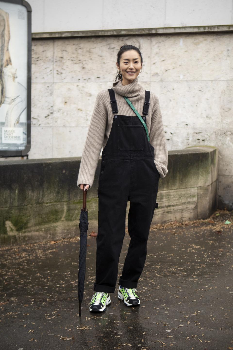 <h1 class="title">Street Style - Paris Fashion Week Womenswear Fall/Winter 2019/2020 : Day Eight</h1><cite class="credit">Claudio Lavenia</cite>