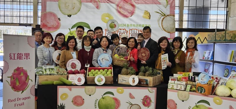 台南芭樂首度登陸加拿大 台南芭樂首度登陸加拿大，溫哥華當地時間12日在國 華超市舉辦「抵加交陪－台南農漁產加工品展售 會」，讓台南建城400週年及國華超市30週年的合作 別具意義。 中央社記者程愛芬溫哥華攝 113年4月13日 