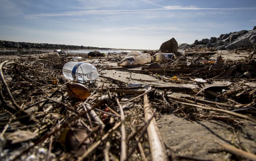 Single-use plastic containers