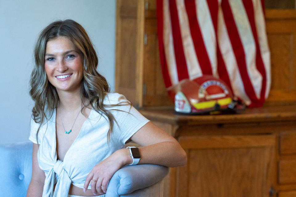 Jayna Hanes poses for a photo at her home in Vancouver, Wash. (Jan Sonnenmair for Yahoo News)