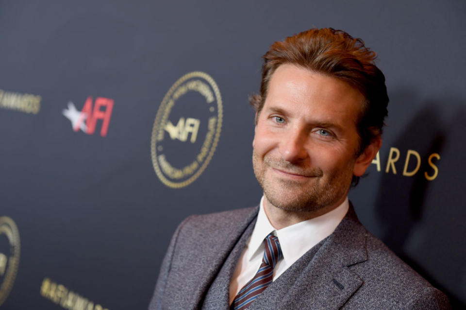 À la 6ème place ex-aequo : Bradley Cooper avec 57 millions de dollars (51,4 millions d’euros). À 44 ans, le comédien incarne parfaitement le proverbe : "on n’est jamais mieux servi que par soi-même". En écrivant, réalisant, produisant et interprétant A star is born, il s’est octroyé un joli pécule. De quoi être encore plus (Lady) Gaga de sa nouvelle orientation de carrière ! © Kevin Winter/Getty Images for AFI