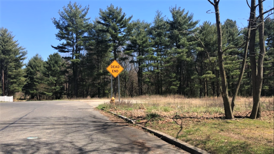 Russo Land Holdings LLC of Swedesboro has Harrison Township permission to develop 16 homes on about 23 acres at the end of East Avenue in the Mullica Hill section. The project was approved after a June 1 zoning board hearing. The sign is at the intersection with Earlington Avenue. Almost 18 acres of the area is classified as farmland on property tax records. The site approaches the Route 322 Mullica Hill Bypass in its rear portion. PHOTO: March 30, 2023.