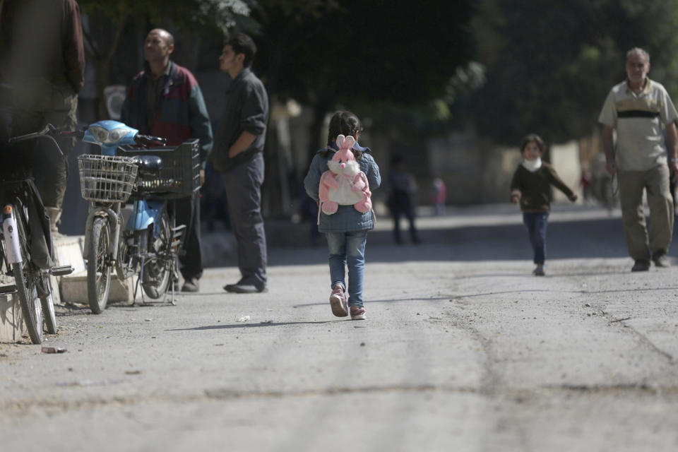 A girl carrying a school bag walks in eastern al-Ghouta, near Damascus October 21, 2014.&nbsp;