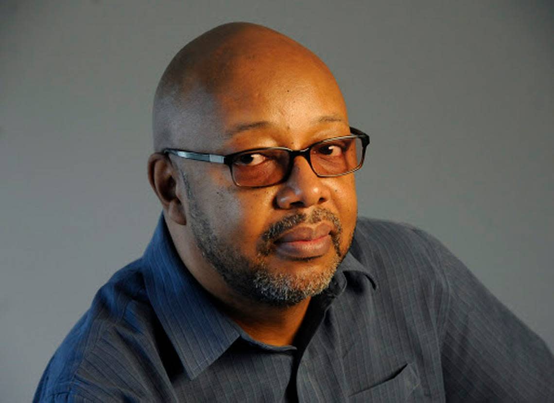 Pulitzer Prize-winning columnist Leonard Pitts is retiring after more than 30 years.