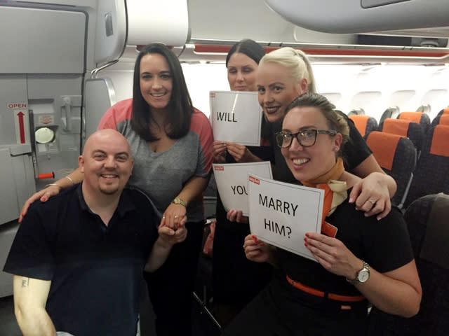 Man proposes to girlfriend on Easyjet flight