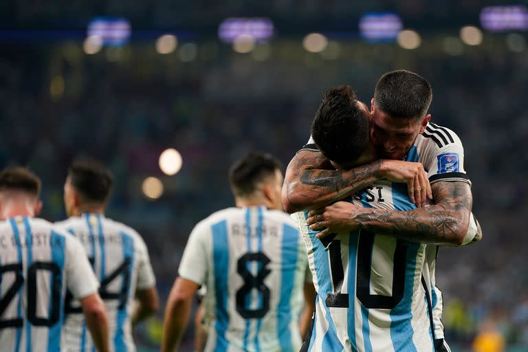 Lionel Messi festeja su gol ante Australia junto a Rodrigo De Paul, uno de sus mejores socios en la selección