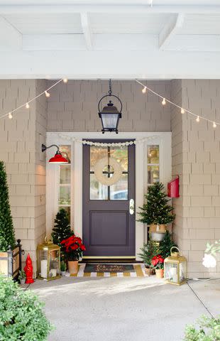 <p><a href="https://www.modern-glam.com/holiday-home-tour-a-very-vintage-christmas-part-2/" data-component="link" data-source="inlineLink" data-type="externalLink" data-ordinal="1">Modern Glam</a></p>