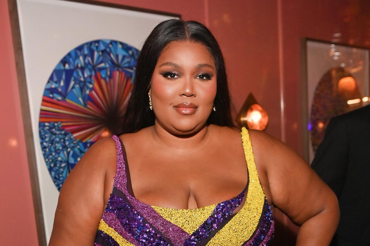 Lizzo Wore Slicked-Down Adult Hairs — See Photo