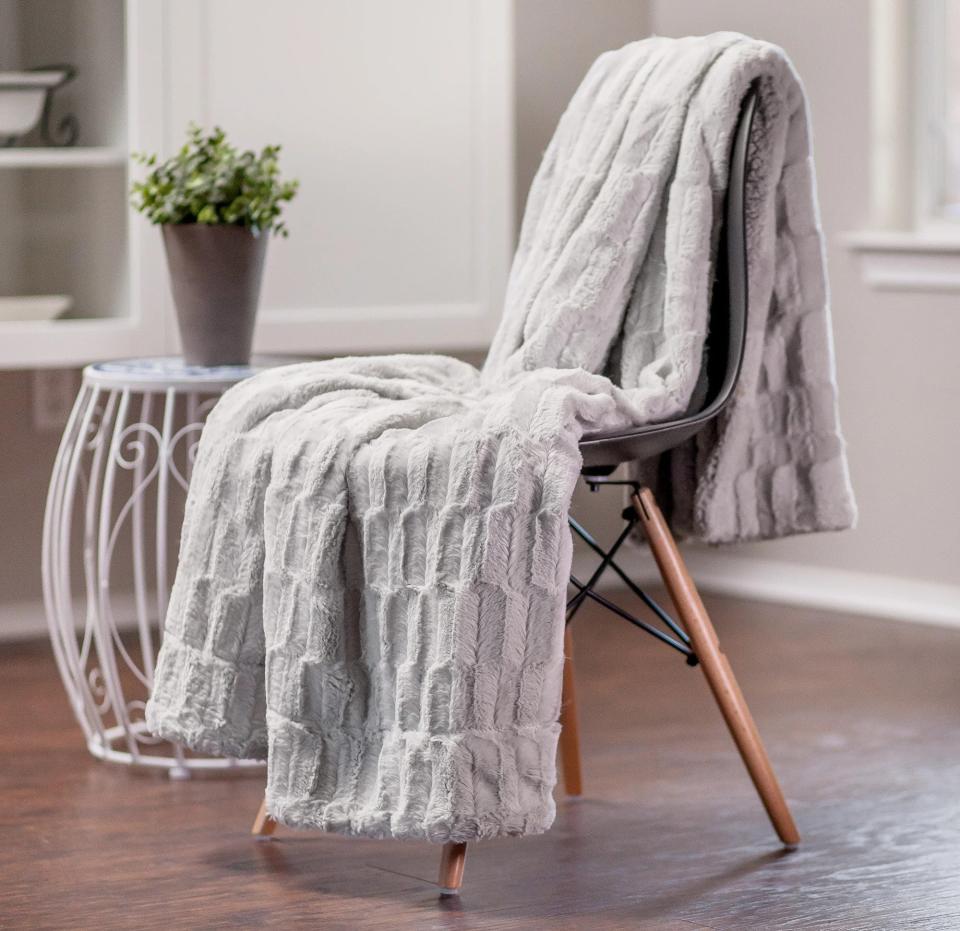 The blanket in light grey