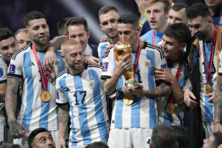 La selección Argentina festeja el campeonato del Mundo en Qatar 2022; pronto lo hará en su país con estadios colmados