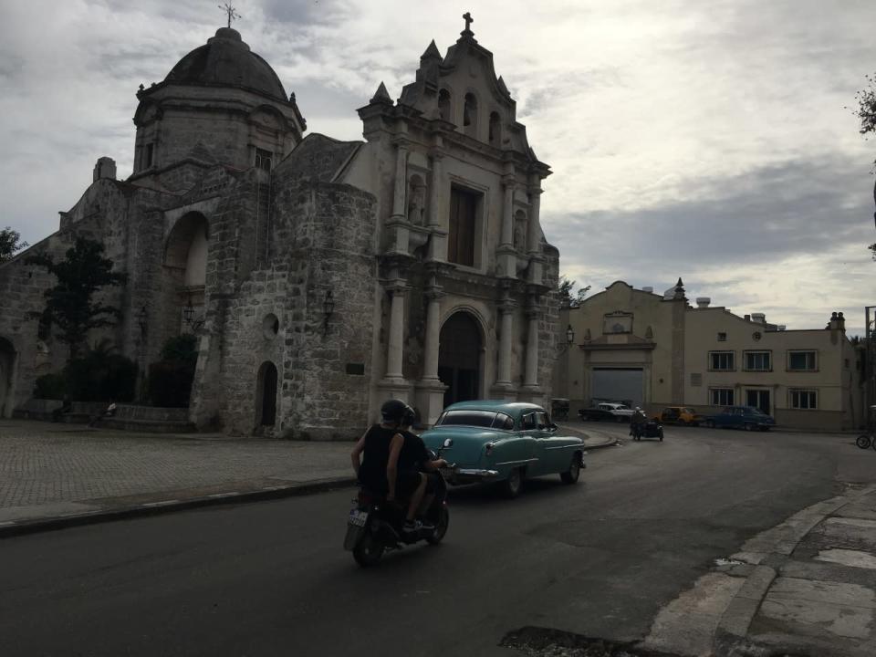 Drive through Old Havana