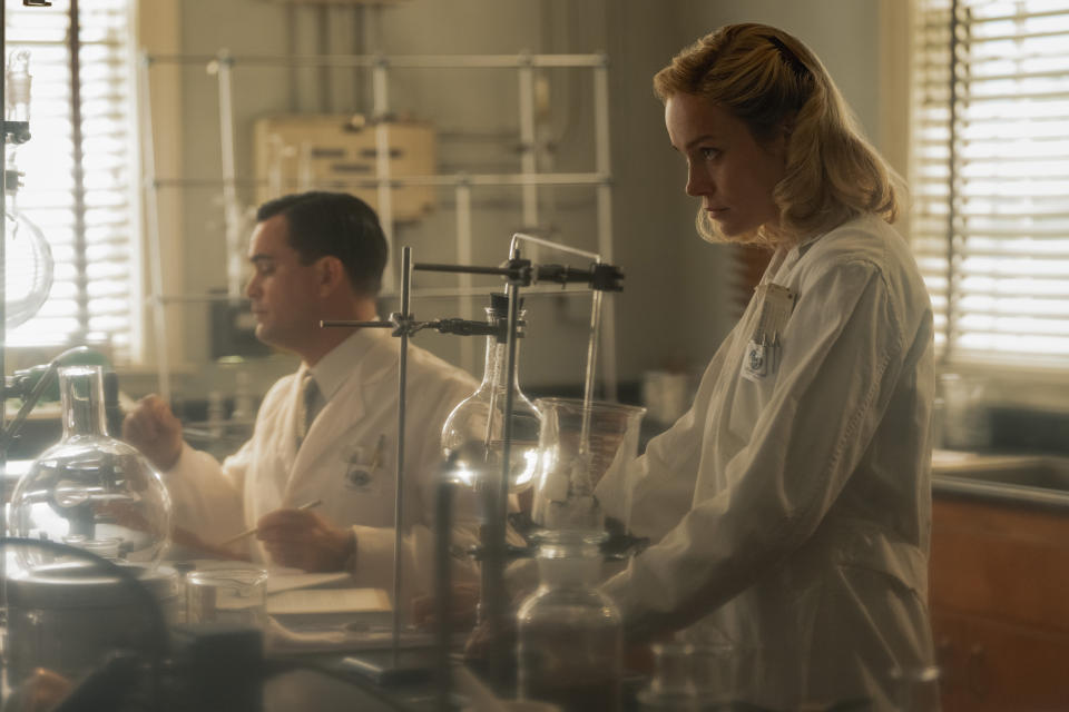 Brie Larson as a scientist in Lessons in Chemistry Apple TV+