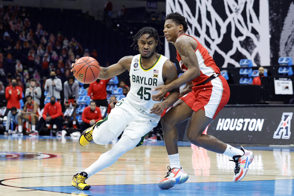 Davion Mitchell #45 of the Baylor Bears drives to the basket against Marcus Sasser #0 of the Houston Cougars in the second half during the 2021 NCAA Final Four semifinal at Lucas Oil Stadium on April 03, 2021 in Indianapolis, Indiana. (Photo by Tim Nwachukwu/Getty Images)