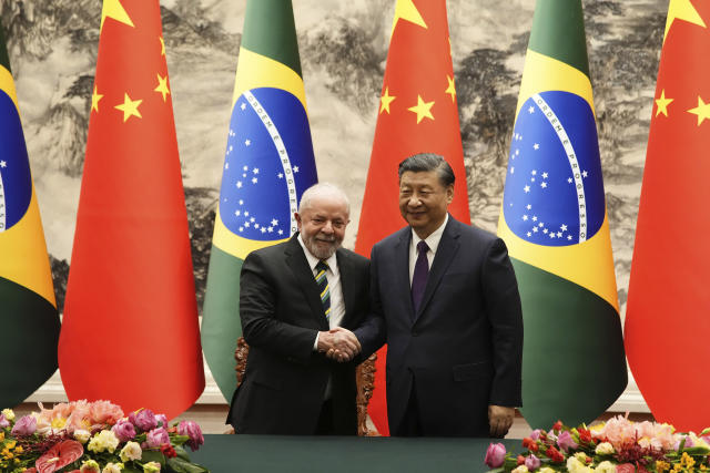In China, Lula seeks help to build back Brazilian industry