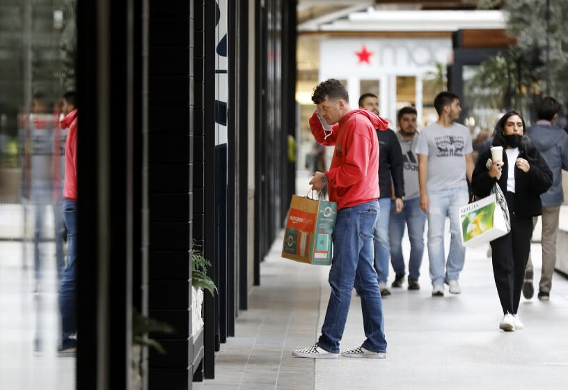 LOS ANGELES-CA-MARCH 4, 2022: Shoppers at Westfield Century City in Los Angeles on Friday, March 4, 2022. Los Angeles County ends indoor mask mandates today. (Christina House / Los Angeles Times)