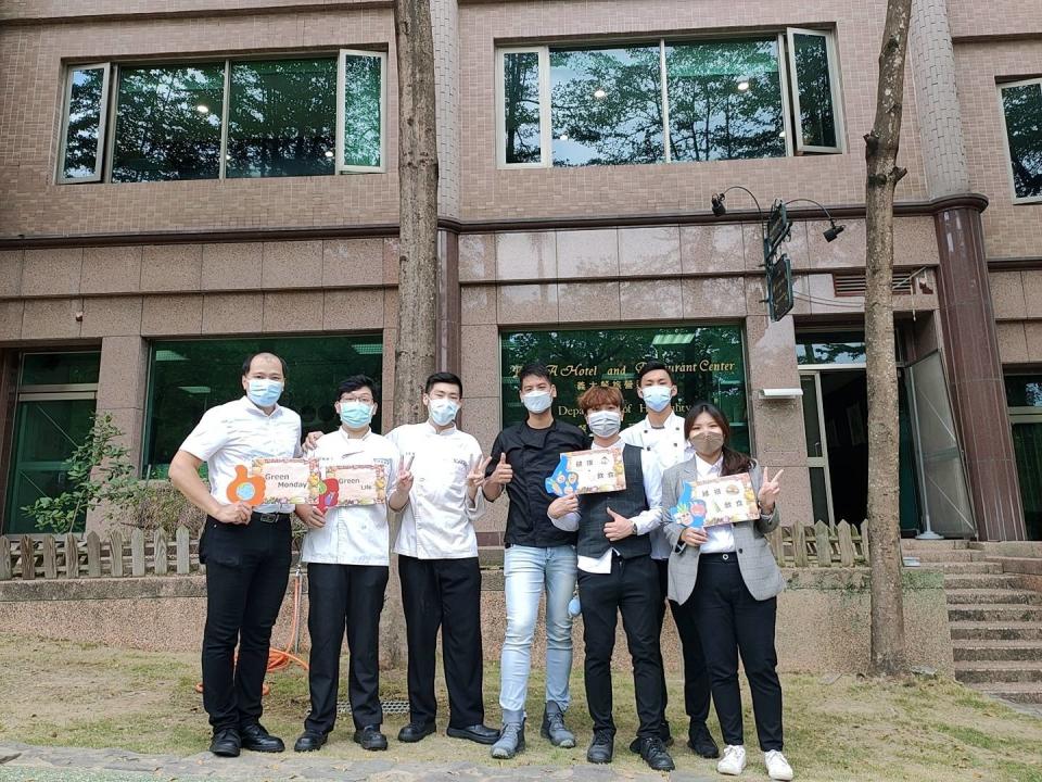 義守大學餐飲研究能量爆發，「觀餐學院」攜手「醫學院」推動維根（Vegan）飲食計畫，營養調配與烹飪，全由學生一手包辦，成功擄獲全校師生的胃！(資料畫面來源：義守大學提供)。