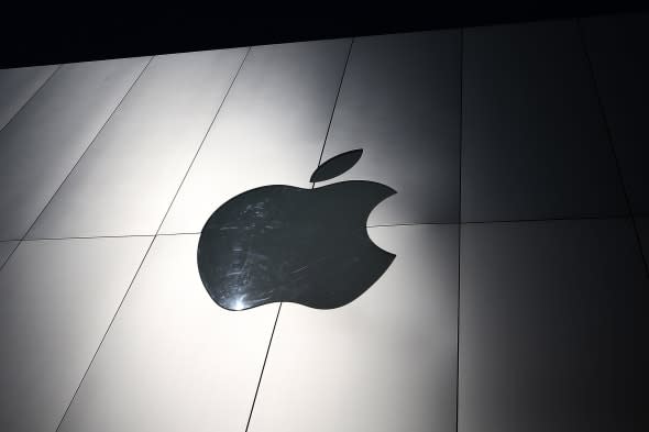 Apple To Report Quarterly Earnings