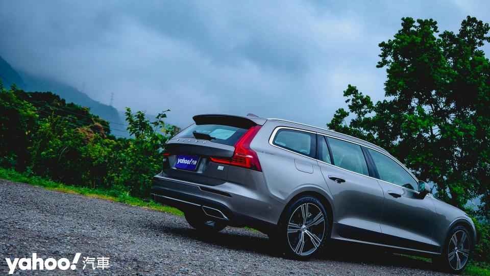 儘管格局相同，但內在大不同的2022年式Volvo V60 Recharge T8 Inscriotion。