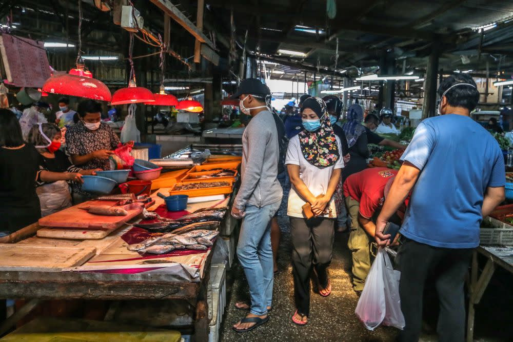 Customers do their shopping at the Gunung Rapat wet market in Kuala Lumpur March 26, 2020. — Picture by Firdaus Latif