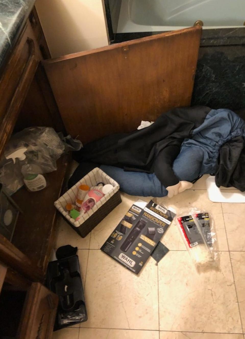 An image provided to Business Insider appears to show a human dummy alongside packets of zip ties in Alison Weinsweig's apartment.