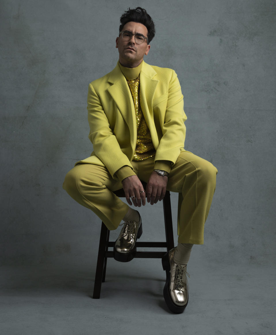 dan levy, golden globes, loafers, silver