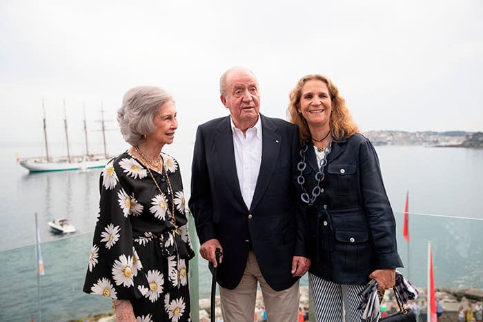 Los reyes Juan Carlos y Sofía junto a sus hijas Cristina y Elena estarán en la boda del alcalde de Madrid
