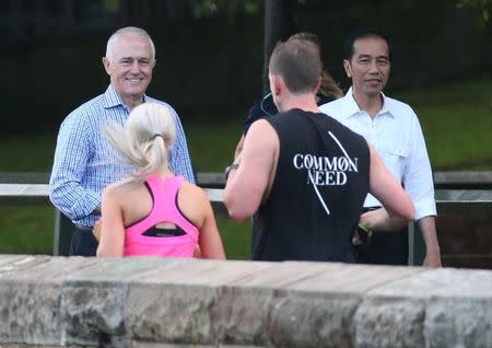 Indonesian President Joko Widodo (R) and Australian Prime Minister Malcolm Turnbull (L) stroll past joggers as they walk together in Sydney, Australia, February 26, 2017. REUTERS/David Moir/Pool