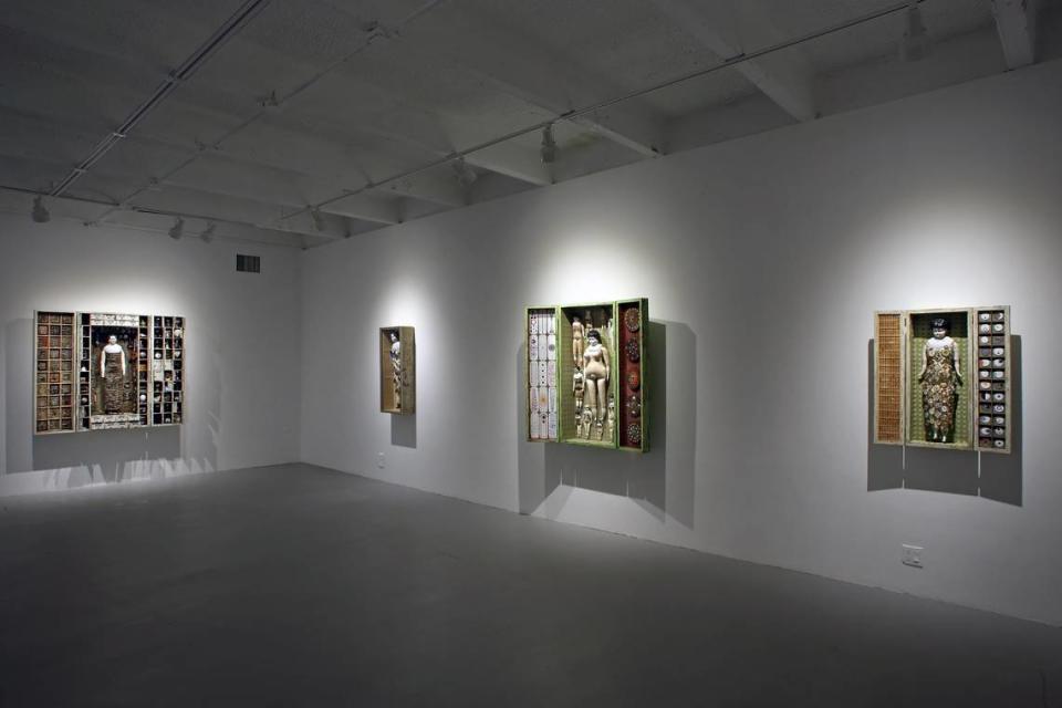 Obras de Carlos Estévez en Pan American Art Projects.