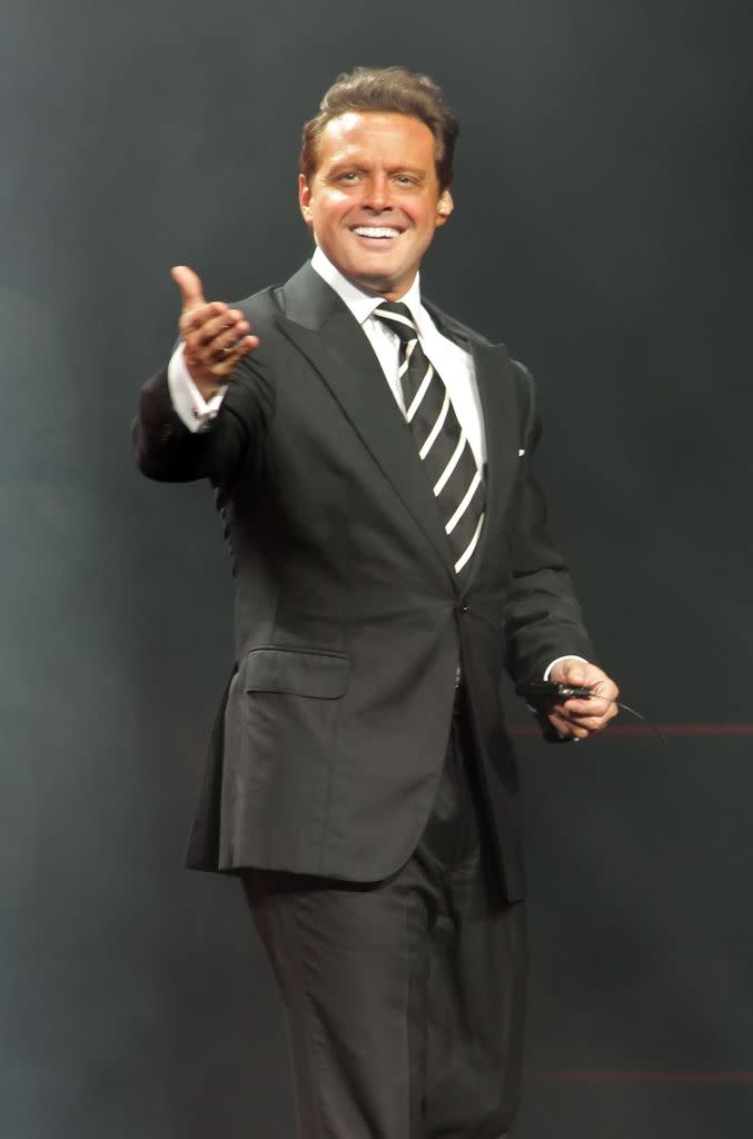 Luis Miguel continúa con su gira de conciertos por el mundo