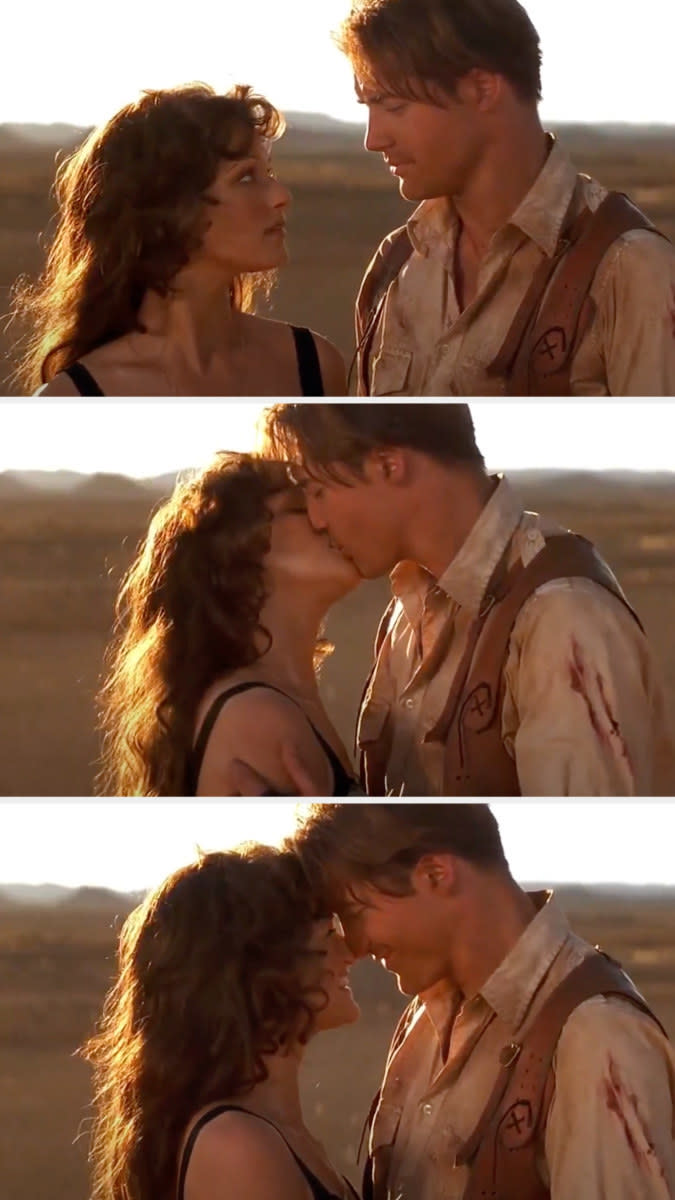 Brendan Fraser and Rachel Weisz kissing at the end of "The Mummy"