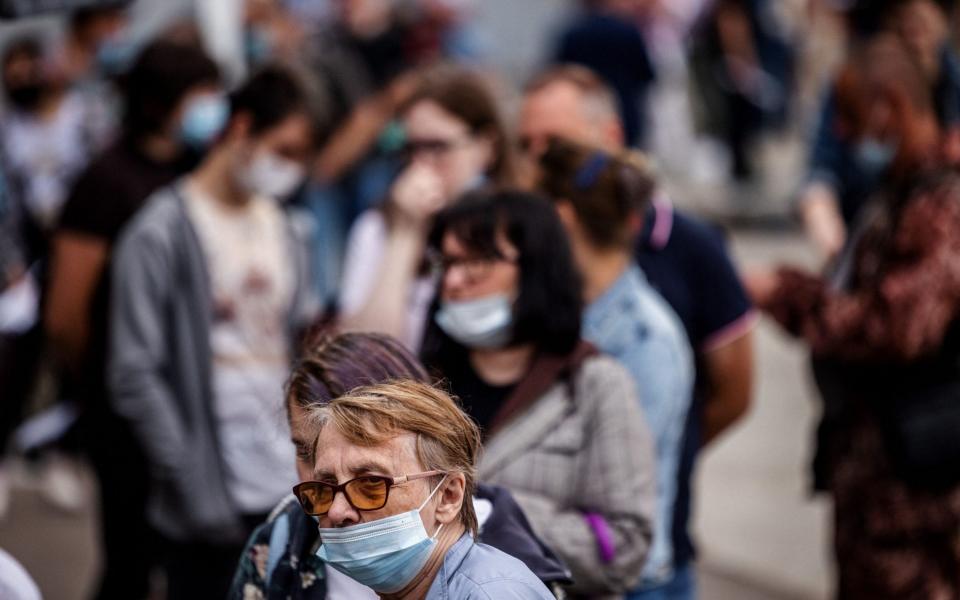 People queue to receive a Covid-19 vaccine at Sokolniki Park in Moscow on 2 July 2021 - Dimitar Dilkoff/AFP