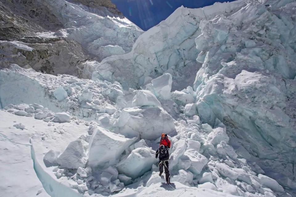 《極限聖母峰》跟隨登山家夏爾巴坦吉的腳步，挑戰攻頂世界最高峰。（高雄市電影館提供）